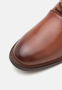ALDO DASON - Elegantni čevlji z vezalkami - cognac