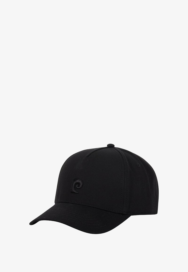 Casquette de baseball noire avec un bord courbé, une sangle arrière ajustable et un logo brodé dans une teinte plus foncée à l'avant.
