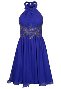 Halterneck-klänning i livlig blå färg med veck, en figursydd midjelinje med pärlor, och en utsvängd kjol. Tillverkad av lätt tyg med slät textur.