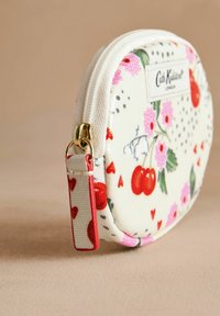 Cath Kidston Peňaženka - ecru cherries