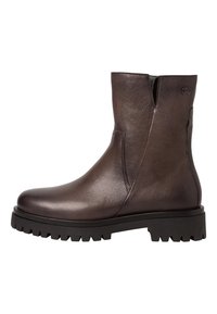 Bottines en cuir marron avec un bout rond, panneaux élastiques latéraux et une semelle en caoutchouc noir robuste avec des rainures profondes pour une meilleure traction.