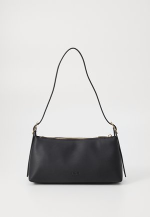 Must mustraga, mis on valmistatud sileda nahaga, lukuga, ühe rihmaga ja kuldse tõmbluku aktsendiga. Omab peent lehtkujulist logo.Black shoulder bag in smooth leather with a zip closure, a single strap, and a gold-tone zipper accent. Features a subtle embossed logo.