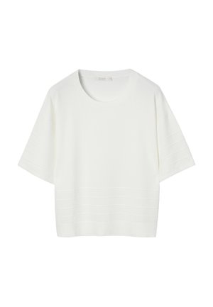 Bela kratka pletena majica s kratkimi rokavi, okrolim izrezom in nežnimi vodoravnimi rebrastimi črtami na rokavih in spodnjem robu.