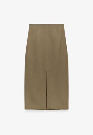 Knieumängliche, olivgrüne Bleistiftrock mit einem zentralen Schlitz vorne und einem taillierten Bund, auf einem weißen Hintergrund präsentiert.