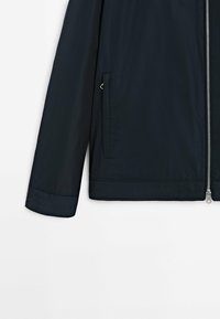 Thumbnail Image 9