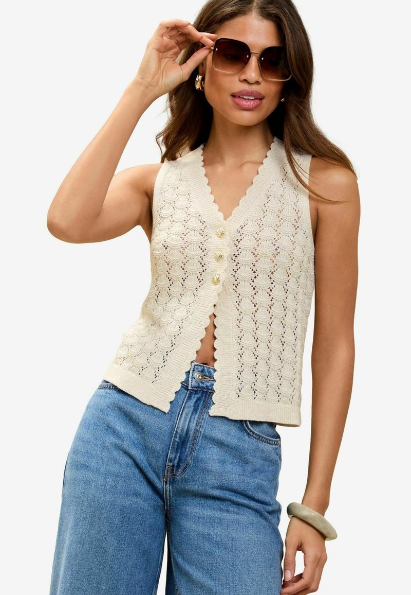 Lipsy REGULAR FIT - DETAIL SCALLOPED EDGE BUTTONED - Vesta - ivory