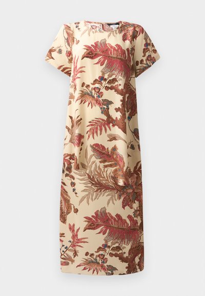 Květinové šaty béžové barvy s červenými a modrými botanickými vzory; krátké rukávy, volný střih, měkká tkanina, do délky kolen, kulatý výstřih.