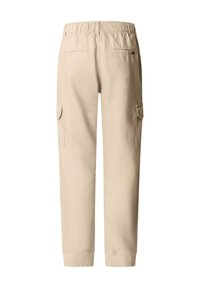 Beżowe spodnie cargo z elastycznym pasem, dwoma tylnymi kieszeniami z patkami, bocznymi kieszeniami z klapami oraz prostymi nogawkami z mankietami.
