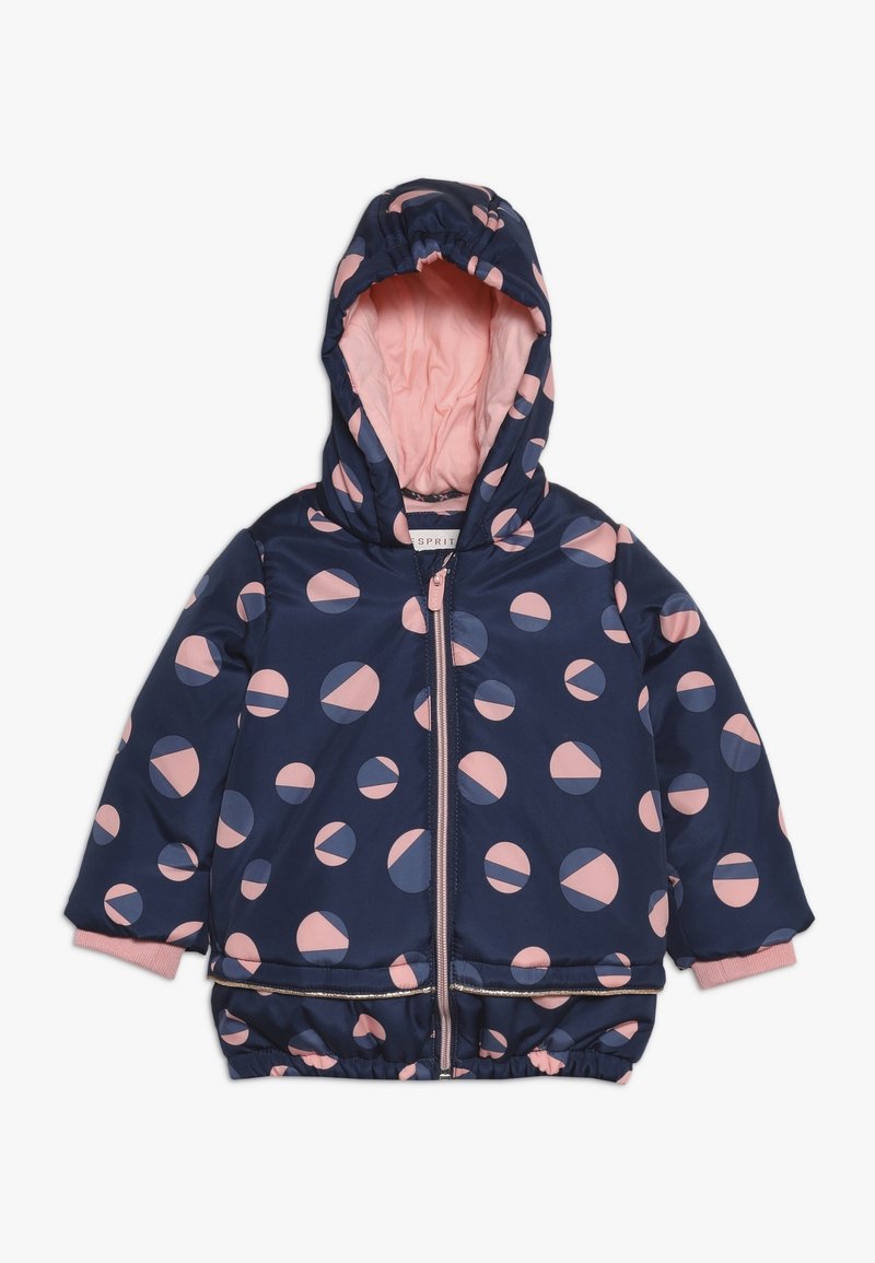 Tmavě modrá bunda s velkými růžovými a modrými kruhovými vzory, podšitá světle růžovou látkou, vybavená kapucí a předním zipem. Nastavitelný lem.