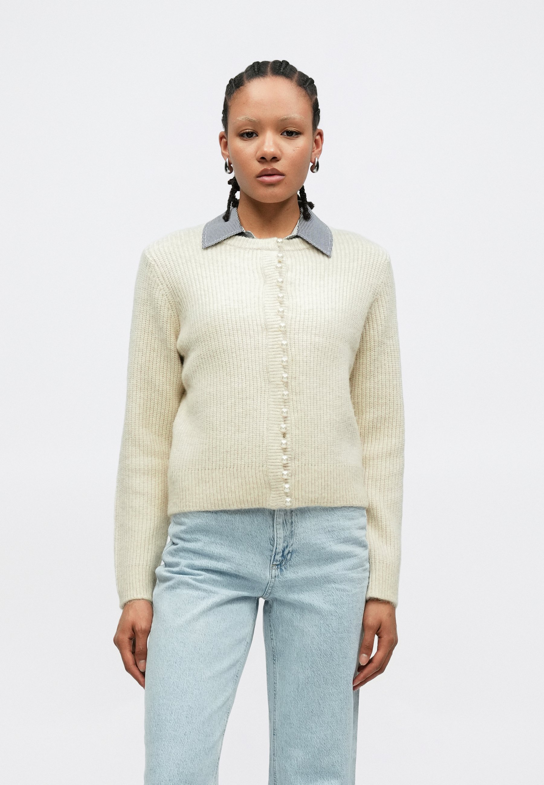 未使用★アパルトモン Pearl botton Vneck Cardigan Vetements Men's' Classic Pearl Button Cardigan in Beige | LN-CC®