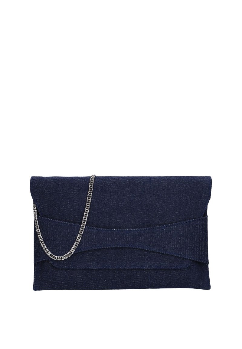 Marineblauw leren clutch met een omgevouwen klep, met een golvend ontwerp en een zilveren schouderband. Soepele textuur, gestructureerde vorm en minimalistische accenten.