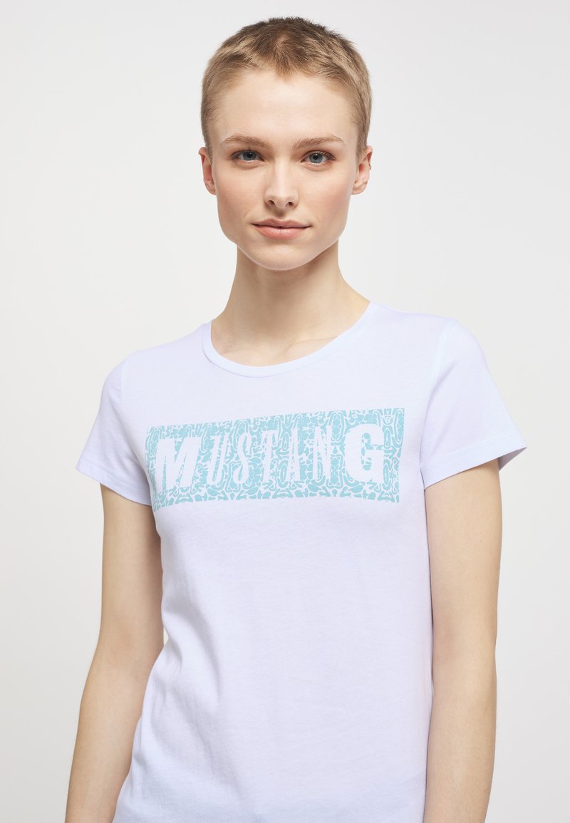 Damen T-Shirts | Mustang T-Shirt print weiß - IM11794 Damen T-Shirts | Mustang T-Shirt print weiß - IM11794