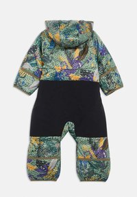 Παιδική φορμά με κουκούλα με πολύχρωμο αφηρημένο σχέδιο ζώων και φύλλων στις μανσέτες και τα πόδια, και συμπαγές μαύρο πάνελ στο κάτω μέρος της πλάτης.