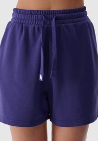 4F - Krótkie spodenki sportowe