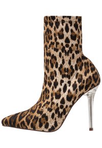 Bottines à imprimé léopard avec un bout pointu, en tissu texturé, avec un talon stilettos transparent et des motifs animaliers distincts.