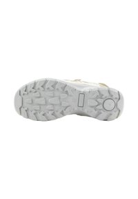Suela de zapatilla deportiva blanca con un patrón texturizado para mayor tracción. Cuenta con una base de goma gruesa y un diseño de banda de rodadura intrincado, diseñado para la durabilidad.