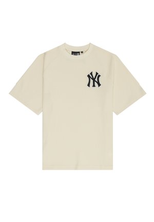 Beige kortærmet t-shirt med et tekstureret ribbet design. Har et sort New York Yankees logo på venstre brystområde.