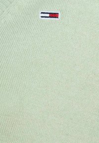 Tommy Jeans ESSENTIAL VNECK - Strickpullover - salbei