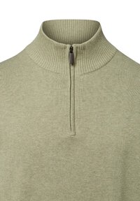 Lichtgroene pullover met een geribde kraag en een halve rits sluiting. Gemaakt van een gestructureerde stof met subtiele variaties in tint.