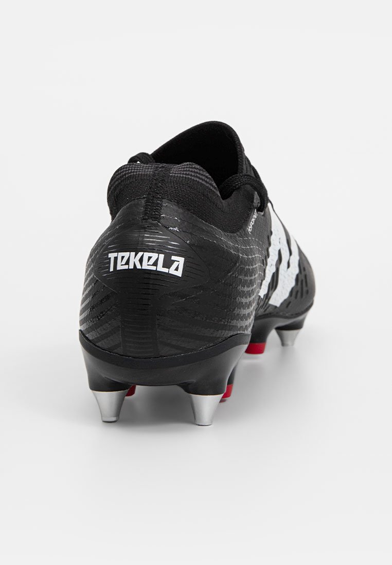 Fußballschuhe für weichen Untergrund