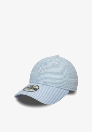Cappellino da baseball a righe azzurro chiaro e bianco con visiera curva e logo "NY" bianco ricamato sul davanti.
