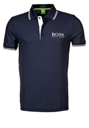 Polo bleu marine à manches courtes avec bordure blanche au col et aux manches, patte de boutonnage et logo "BOSS HUGO BOSS" sur la poitrine.