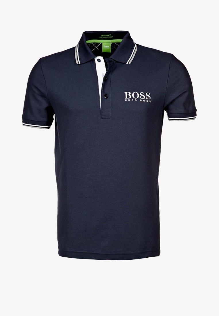 Polo bleu marine à manches courtes avec bordure blanche au col et aux manches, patte de boutonnage et logo "BOSS HUGO BOSS" sur la poitrine.