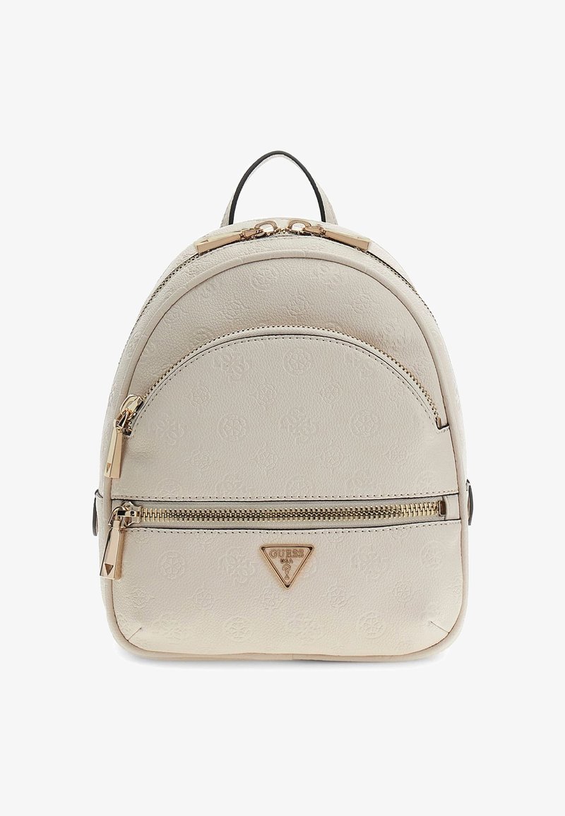 Petit sac à dos en cuir beige avec motif embossé, poche zippée à l'avant, fermetures éclair couleur or et plaque logo triangulaire Guess.