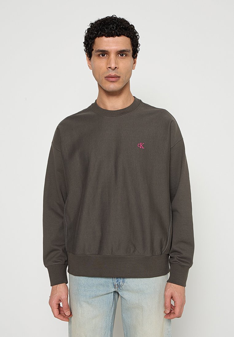 Calvin Klein Jeans Sweater bruin
