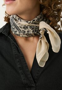 Part Two LOUI - Ruta - french oak paisley print