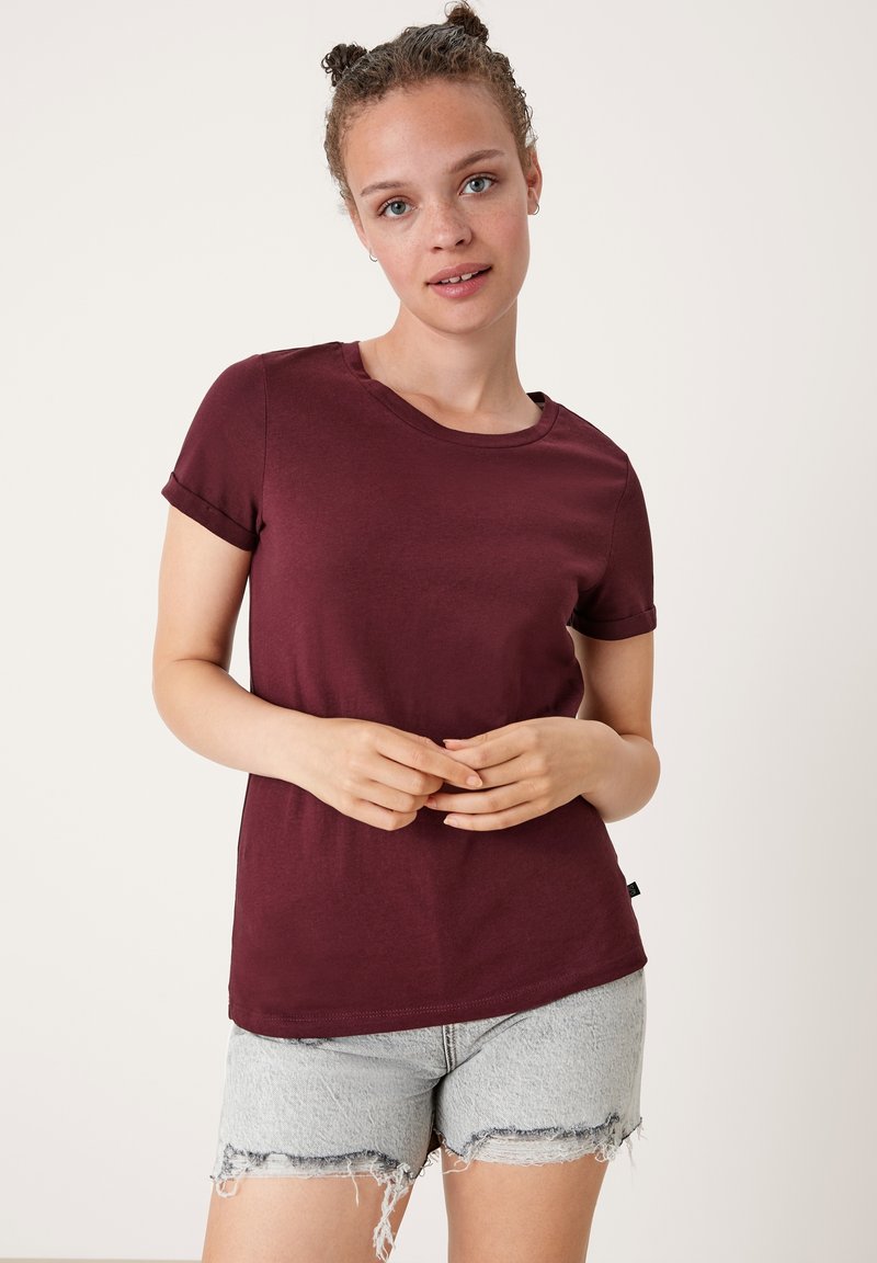 Damen T-Shirts | QS by s.Oliver MIT UMGESCHLAGENEN ÄRMELN T-Shirt basic purple/bordeaux - GS12398 Damen T-Shirts | QS by s.Oliver MIT UMGESCHLAGENEN ÄRMELN T-Shirt basic purple/bordeaux - GS12398