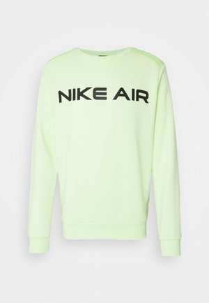 Sudadera Nike Air, de color verde claro con letras negras. Presenta un cuello redondo y mangas largas, textura suave y un diseño minimalista.