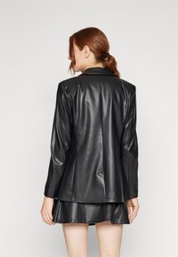 Blazer ONLY Donna In Similpelle - Colletto A Risvolto, Maniche Lunghe, Chiusura A Bottoni - Foto 7