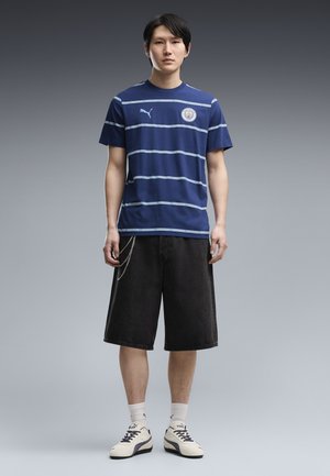 Puma, MANCHESTER CITY FTBLCULTURE T-SHIRT MIT PRINT - T-shirt de sport - blue jewel-dewdrop