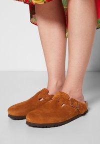 Birkenstock BOSTON SFB VL NARROW - Hausschuh - brown