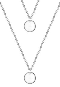 Sølv halskæde med to kæder og polerede, runde vedhæng. Det øverste vedhæng er mindre, hvilket skaber en lagdelt effekt.