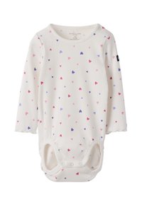 Witte geribbelde longsleeve bodysuit met een overal patroon van roze, paarse en blauwe harten. Beschikt over een drukknoopsluiting aan de onderkant.