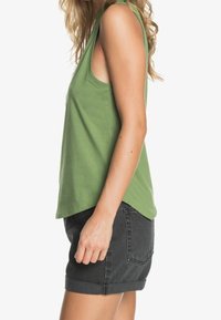 Roxy Linne - green