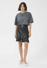 Culture CUATAM - Átlapolós szoknya - black