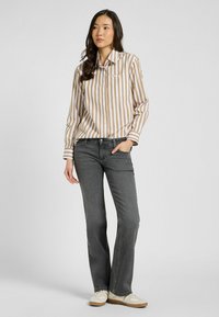 Lee REGULAR FIT khaki