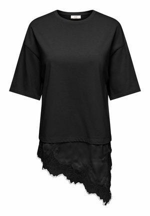 Mustast lühikeste varrukatega lahtine T-särk ümar kaelusega ja asümmeetrilise pitsäärisega, mis ühel küljel pikem.