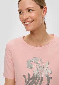 s.Oliver STRETCH - T-Shirt print - pfirsich