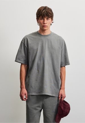 Pegador, LOGO OVERSIZED TEE - T-shirts basic - vintage grey/grey