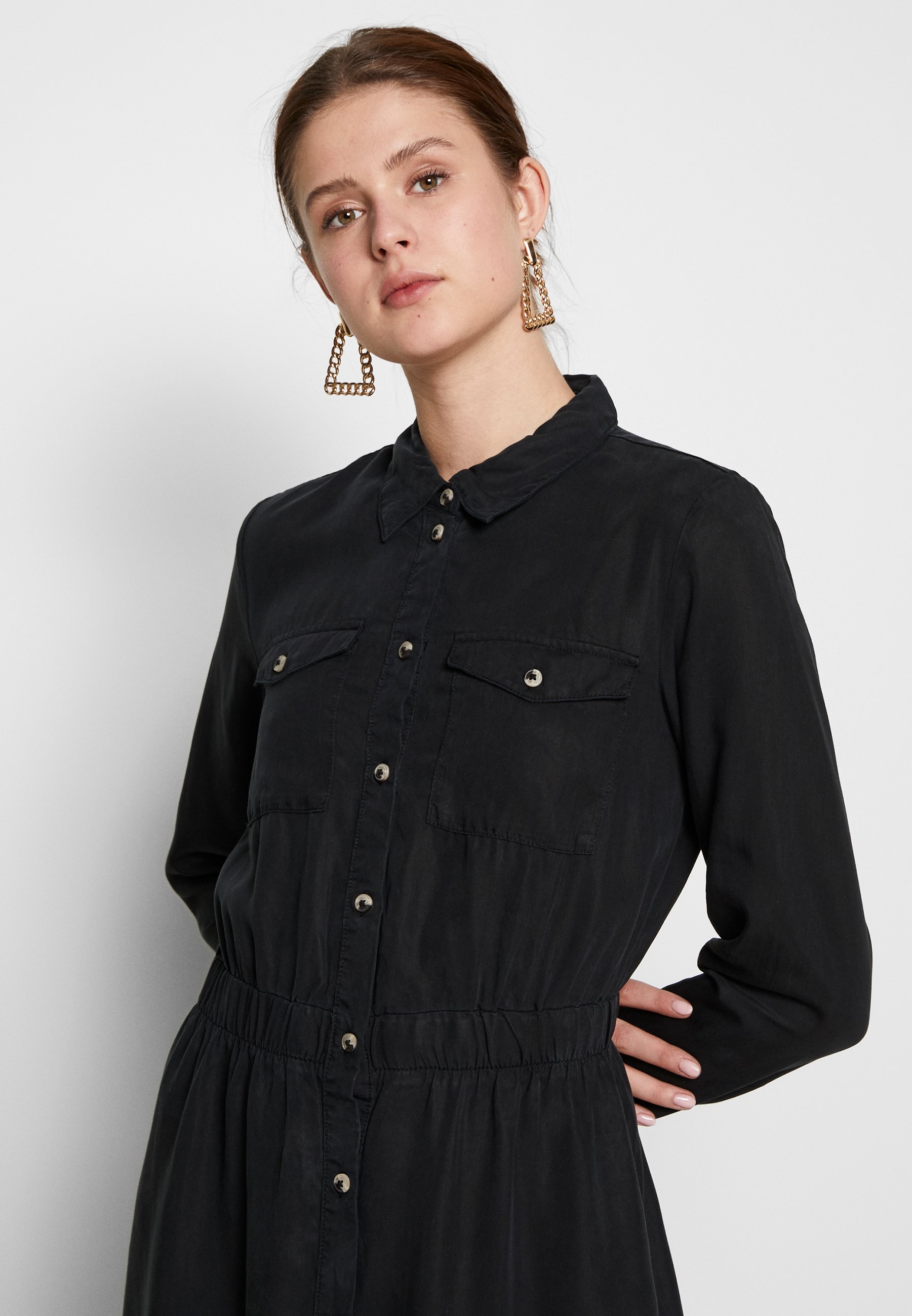 PIECES Tall PCNOLA DRESS Skjortekjole black Zalando.no PIECES Tall PCNOLA DRESS - Skjortekjole - black