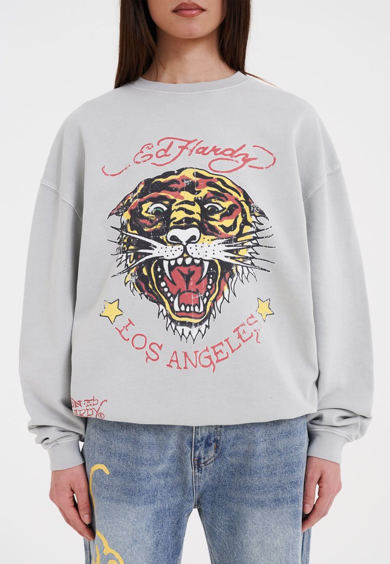 Grijze sweatshirt met een oversized pasvorm, met een kleurrafische tijgerafbeelding en de tekst "Ed Hardy Los Angeles" in het rood. Lange mouwen met ribbelmanchetten.