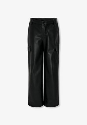 Črne široke hlače s ponarejeno usnjeno teksturo in žepi na obeh stegnih ter sprednjim zapiranjem na gumbe.