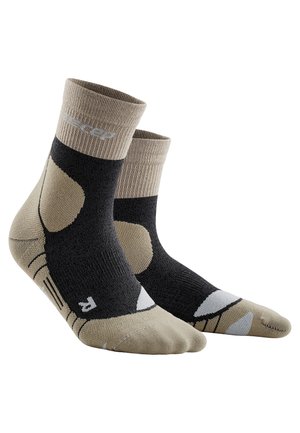 Knöchellange Socken mit einem dunkelgrauen Körper, beige und weißen Akzenten, gerippten Bündchen und speziellen Mustern für Komfort und Unterstützung.