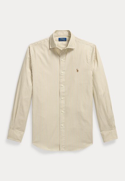 Chemise à manches longues beige et blanche à rayures verticales, avec col et logo Polo Ralph Lauren brodé sur la poitrine.