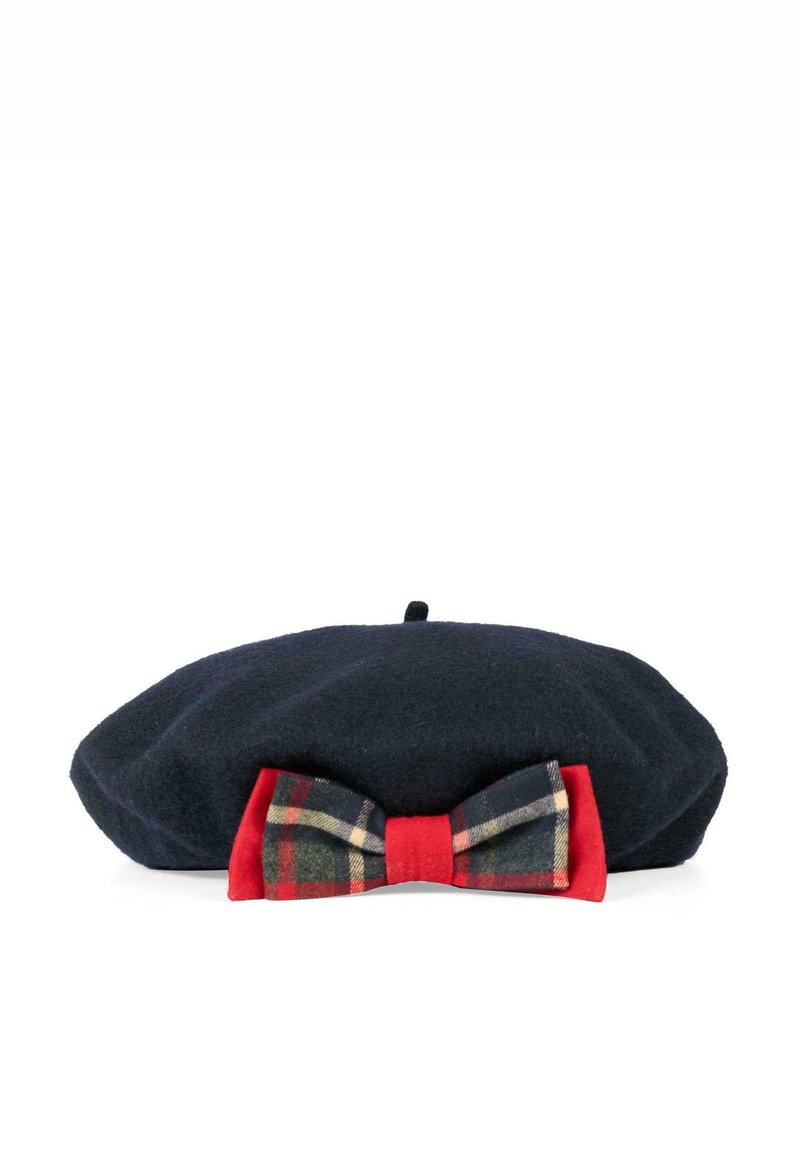 Beret en laine bleu marine avec un nœud rouge à carreaux. Caractérisé par une forme ronde et un bouton sur le dessus pour un maintien sécurisé.