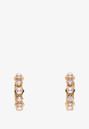 Goldfarbene Ohrringe mit drei weißen Perlen und zwei klaren Edelsteinen, mit einem eleganten Design und glatter Oberfläche.